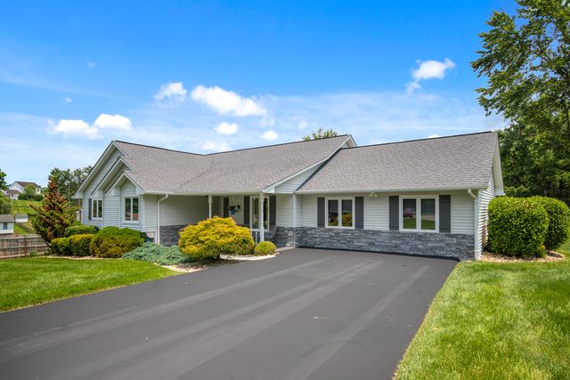 2395 Giles DR, Christiansburg, VA 24073