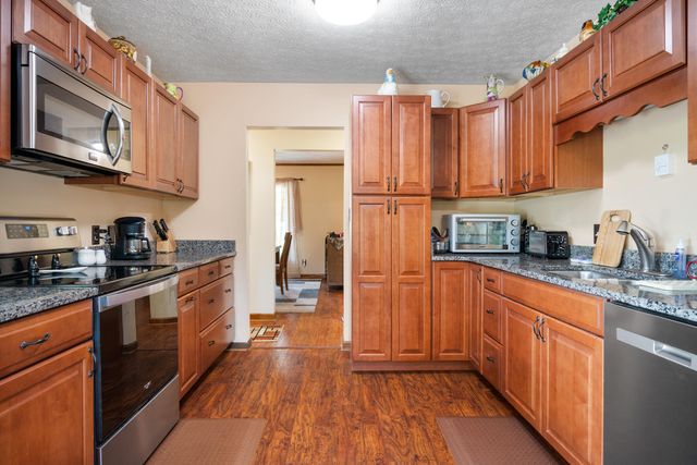 2395 Giles DR, Christiansburg, VA 24073