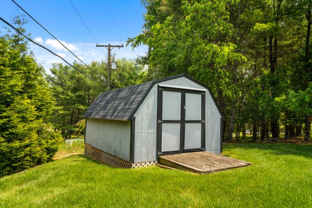 2395 Giles DR, Christiansburg, VA 24073
