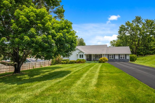 2395 Giles DR, Christiansburg, VA 24073
