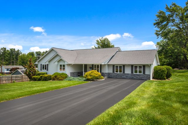 2395 Giles DR, Christiansburg, VA 24073