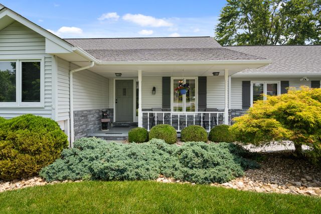 2395 Giles DR, Christiansburg, VA 24073