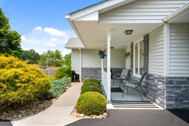 2395 Giles DR, Christiansburg, VA 24073