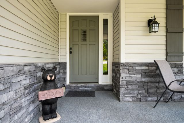 2395 Giles DR, Christiansburg, VA 24073