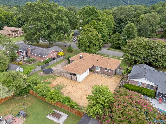 10202 Melanie Drive SE, Huntsville, AL 35803