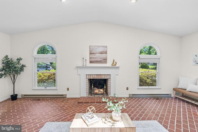 6604 GREY FOX DR, Springfield, VA 22152