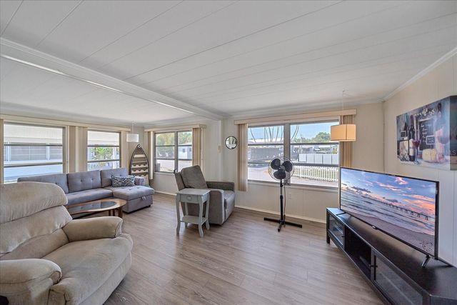1100 UNIVERSITY PARKWAY 58, Sarasota, FL 34234
