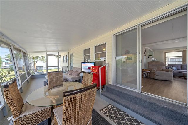 1100 UNIVERSITY PARKWAY 58, Sarasota, FL 34234