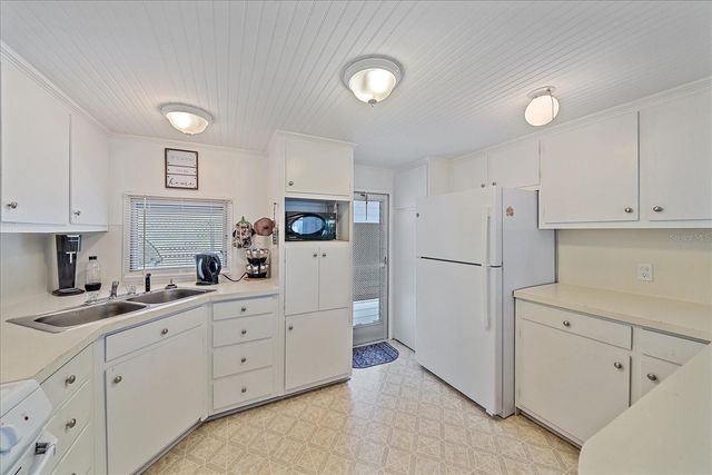 1100 UNIVERSITY PARKWAY 58, Sarasota, FL 34234