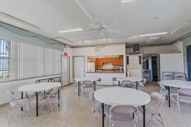 1100 UNIVERSITY PARKWAY 58, Sarasota, FL 34234