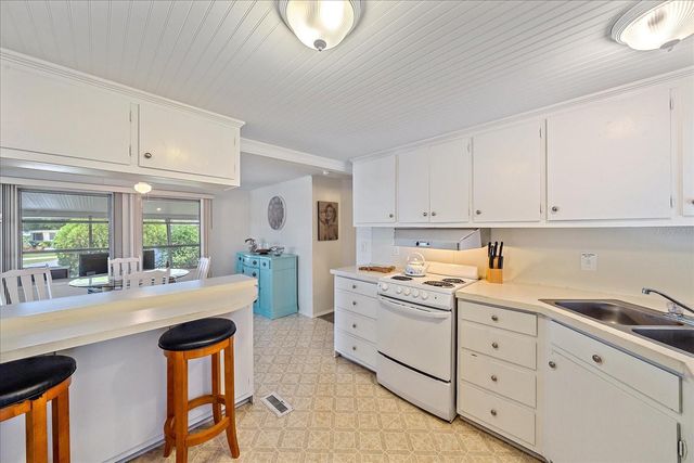1100 UNIVERSITY PARKWAY 58, Sarasota, FL 34234