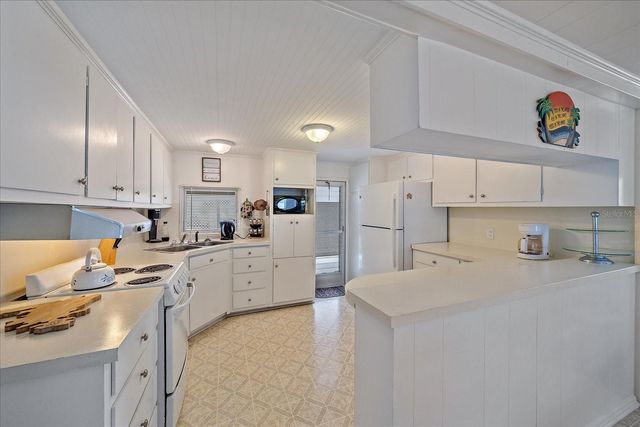 1100 UNIVERSITY PARKWAY 58, Sarasota, FL 34234