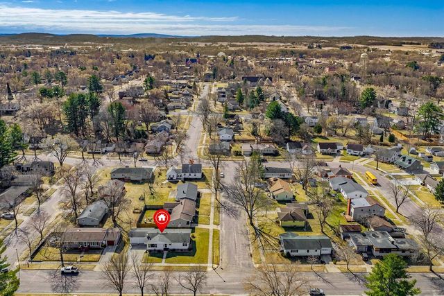 402 Modern Avenue, Reedsburg, WI 53959