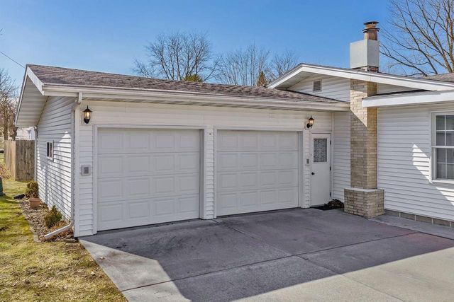 402 Modern Avenue, Reedsburg, WI 53959