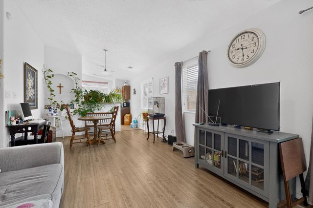2826 Merlot Drive SW, Albuquerque, NM 87121