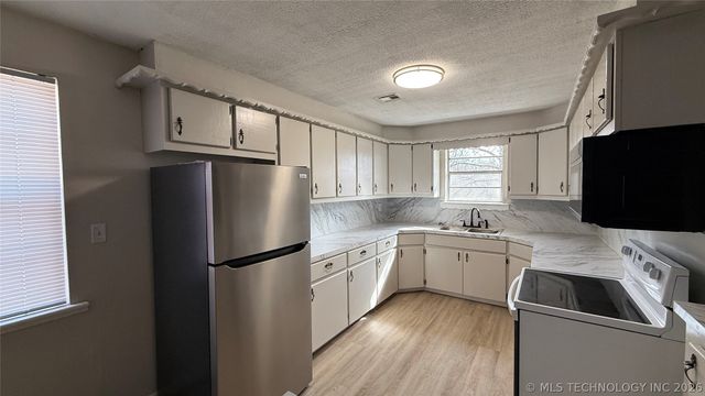 20596 E Whipperwill Road, Tahlequah, OK 74464