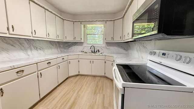 20596 E Whipperwill Road, Tahlequah, OK 74464