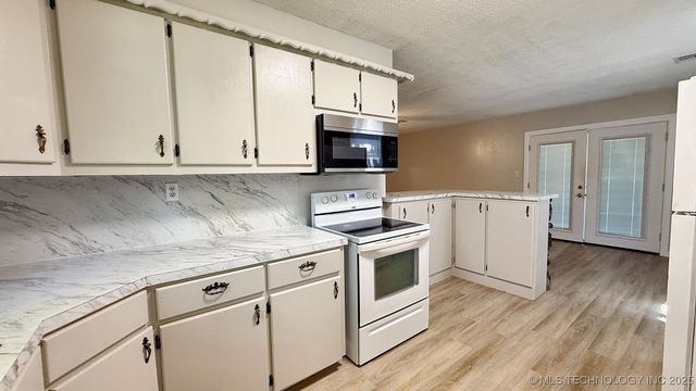 20596 E Whipperwill Road, Tahlequah, OK 74464