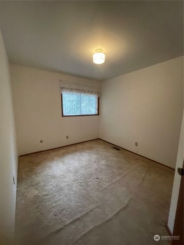 74 Strozyk Road, Raymond, WA 98577