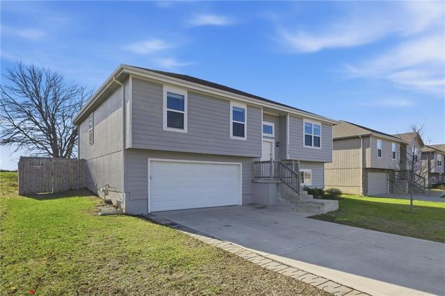 21291 W 219th Street, Spring Hill, KS 66083