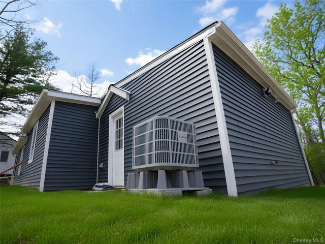 13 Brook Trail W, Wurtsboro, NY 12790