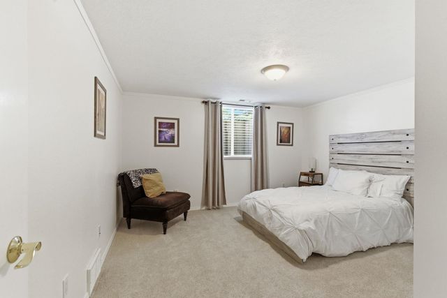 5024 E Birkenhead Ln, Colbert, WA 99005