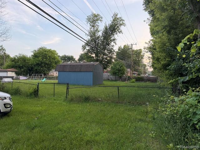 5775 N Dowling, Westland, MI 48185