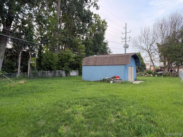 5775 N Dowling, Westland, MI 48185