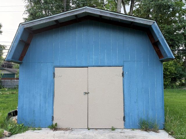 5775 N Dowling, Westland, MI 48185