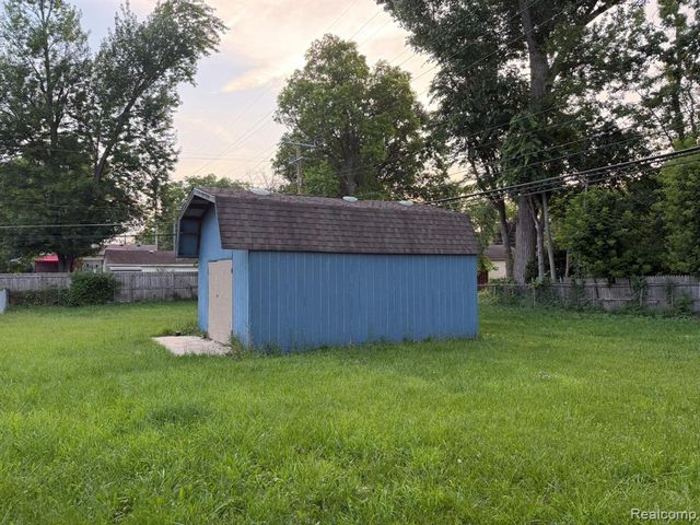 5775 N Dowling, Westland, MI 48185