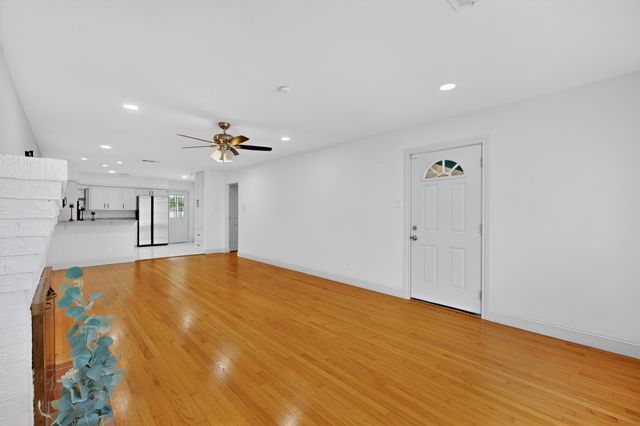6025 Fairway Avenue, Dallas, TX 75227