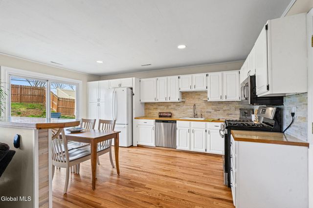 3 Willowbrook Lane, Cohoes, NY 12047