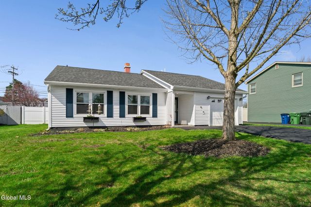 3 Willowbrook Lane, Cohoes, NY 12047