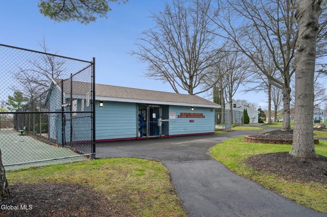 3 Willowbrook Lane, Cohoes, NY 12047