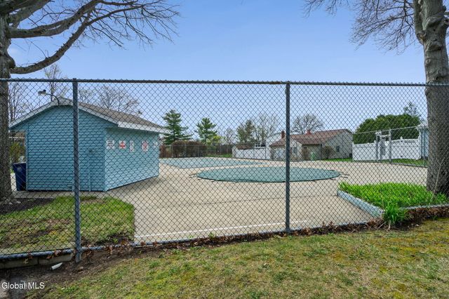 3 Willowbrook Lane, Cohoes, NY 12047