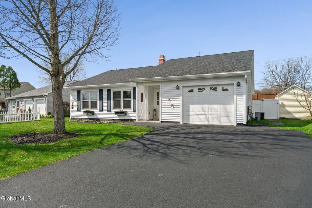 3 Willowbrook Lane, Cohoes, NY 12047