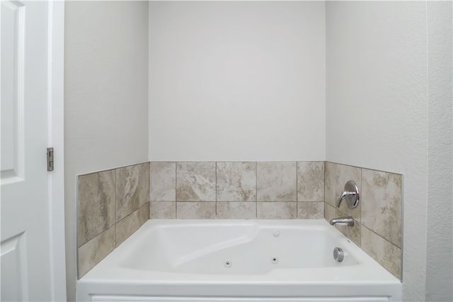 1721 Hermitage Drive, Centerton, AR 72719