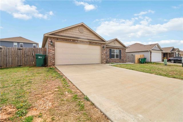 1721 Hermitage Drive, Centerton, AR 72719