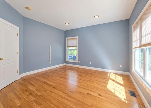 5 Keystone Court, Smithtown, NY 11787