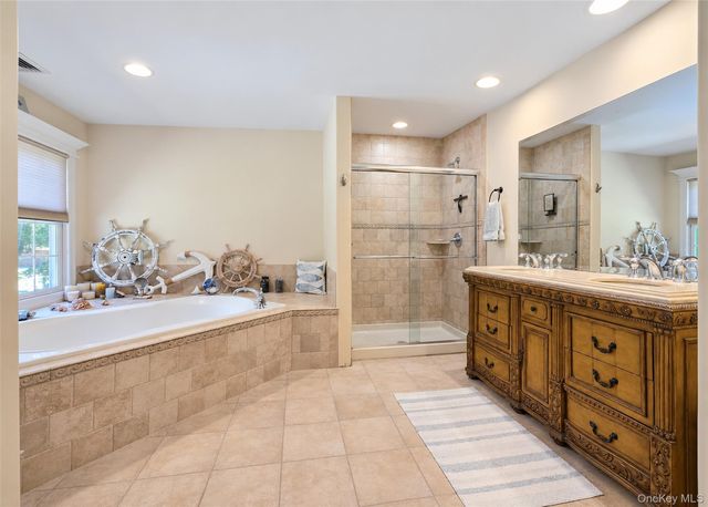 5 Keystone Court, Smithtown, NY 11787