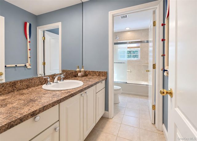 5 Keystone Court, Smithtown, NY 11787