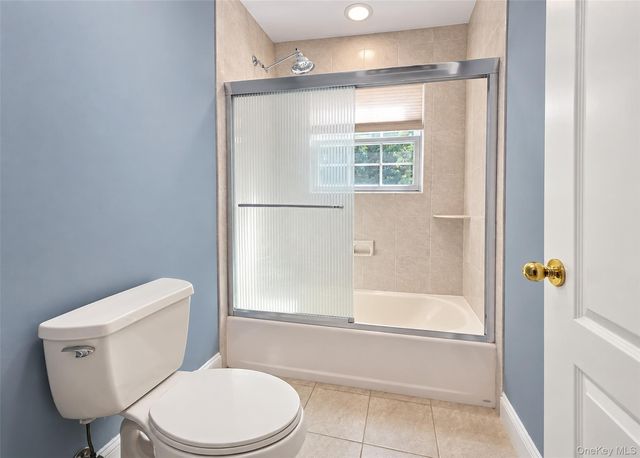 5 Keystone Court, Smithtown, NY 11787
