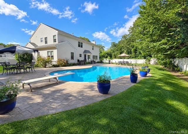 5 Keystone Court, Smithtown, NY 11787