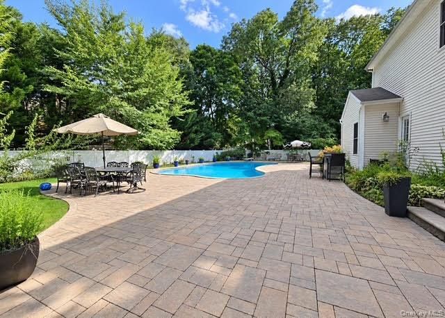 5 Keystone Court, Smithtown, NY 11787
