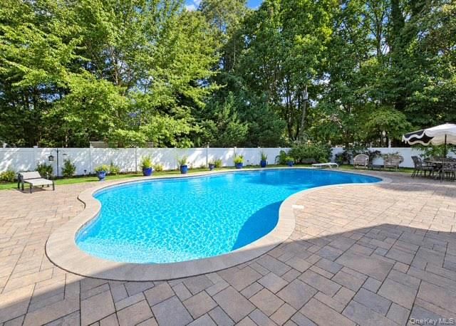 5 Keystone Court, Smithtown, NY 11787