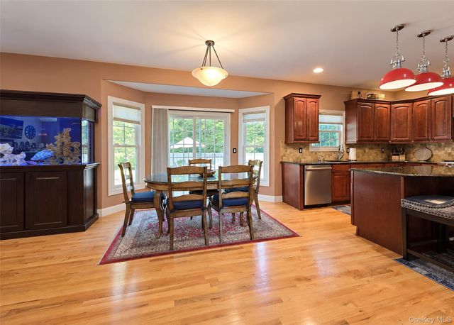 5 Keystone Court, Smithtown, NY 11787