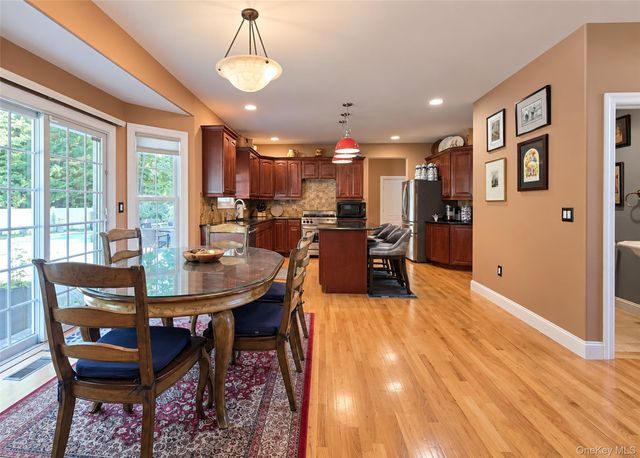 5 Keystone Court, Smithtown, NY 11787