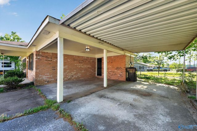 54 Robinson Creek Road, Falkville, AL 35622