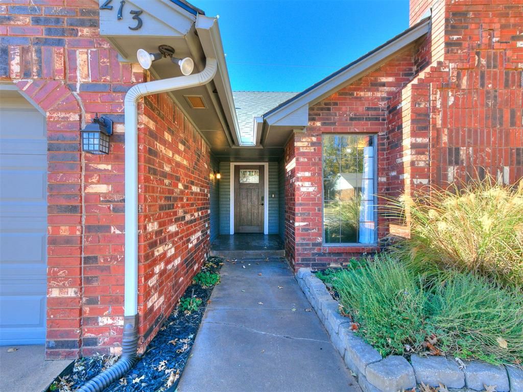 213 N Rockypoint Drive, Edmond, OK 73003