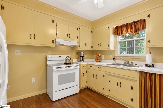 323 Workman Avenue, Woodruff, SC 29388